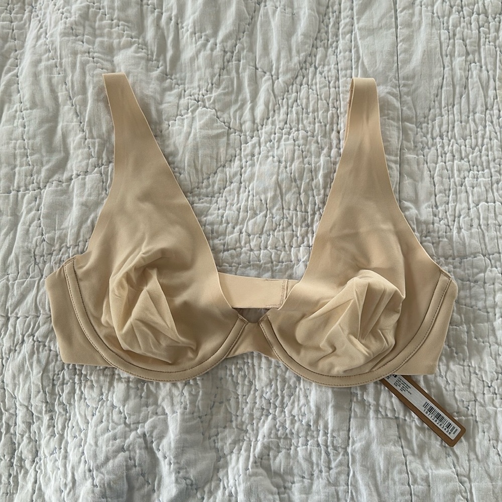 SKIMS FITS EVERYBODY HIGH APEX BRA